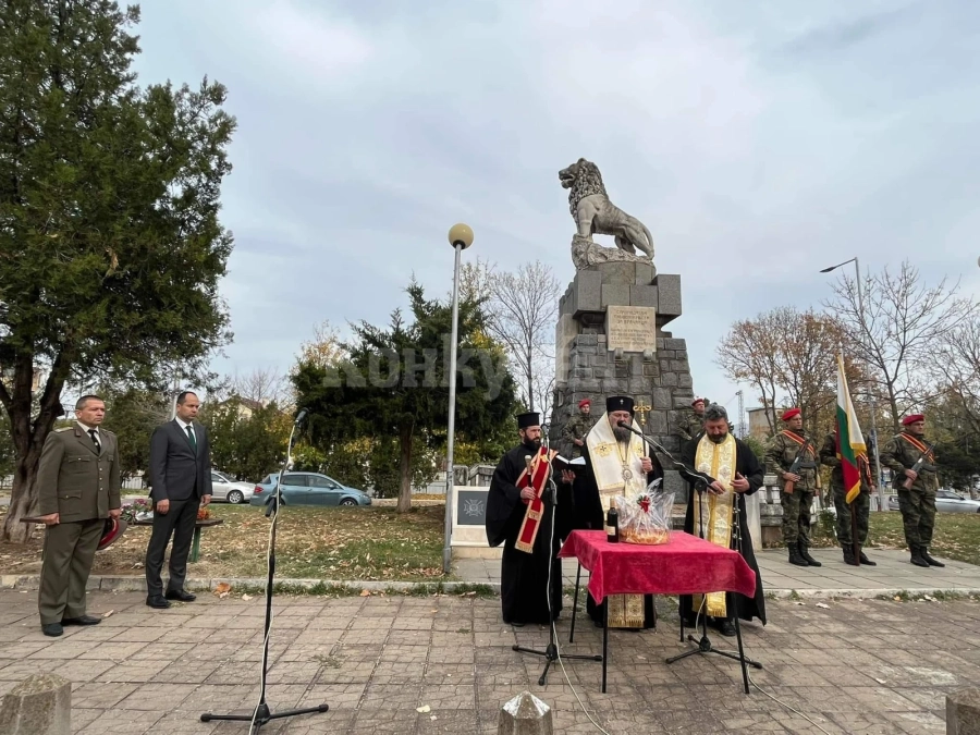 На Архангелова задушница във Враца почетоха паметта на героите от войните