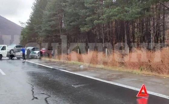 Катастофа между кола и автовоз на магистрала Хемус