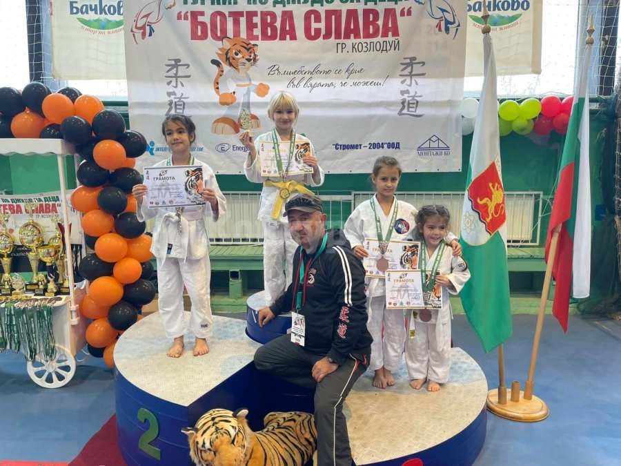 Купа и 9 медала за Бъдин в Козлодуй, 3 от тях са за сестри Николови СНИМКИ