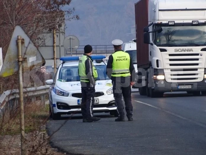 Задържаха мъртво пиян тираджия с 3.28 промила