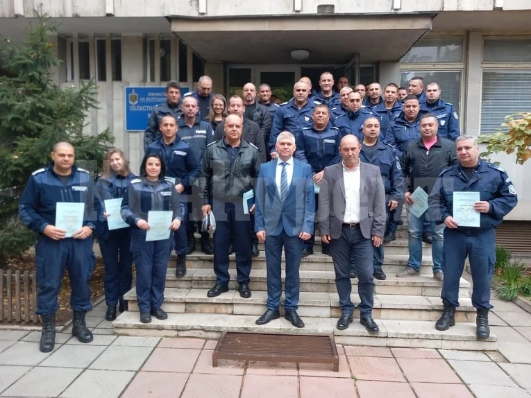 Наградиха полицаи от Врачанско навръх професионалния празник на МВР СНИМКИ