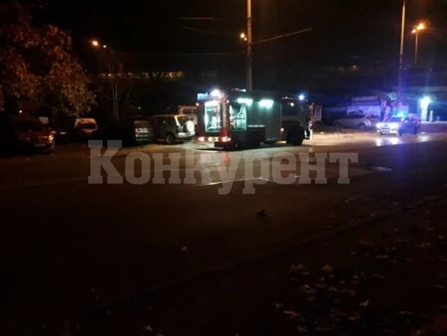 Среднощна каскада! Пияна мадама натресе отзад микробус с ремарке в центъра на Видин