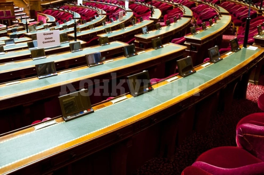 Задължително сако за мъжете във френския парламент