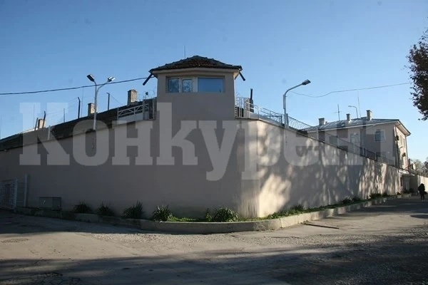 Пловдивски затворник набеди надзирател в грабеж, получи още 7 месеца