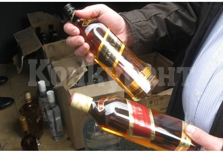 Униформени спряха „Пасат“ на Е-79 край Мездра, намериха кашони с фалшиво уиски, замаскирани с дрехи