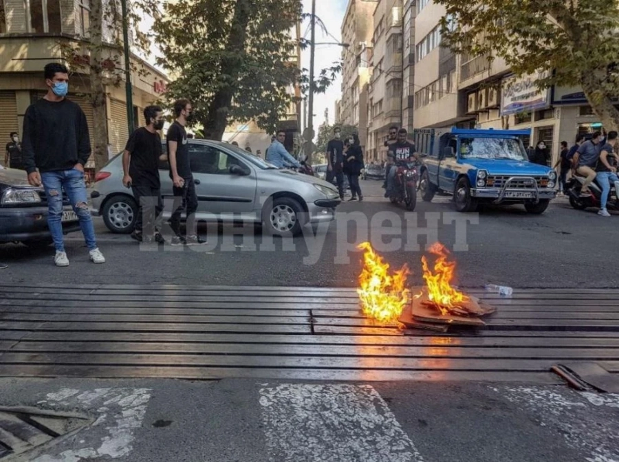 Иран издаде първа смъртна присъда на участник в протестите, които разтърсват страната