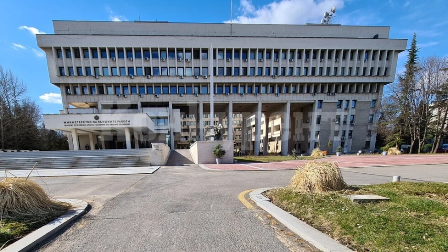 МВнР за падналите ракети в Полша: В контакт сме с НАТО и ЕС