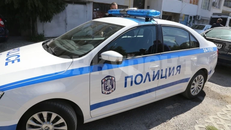 Ти да видиш! Мъж открадна 55 вестника, но ченгетата бързо го заловиха