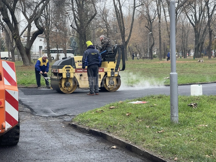Асфалтират алеи в парк „Владикина бахча“