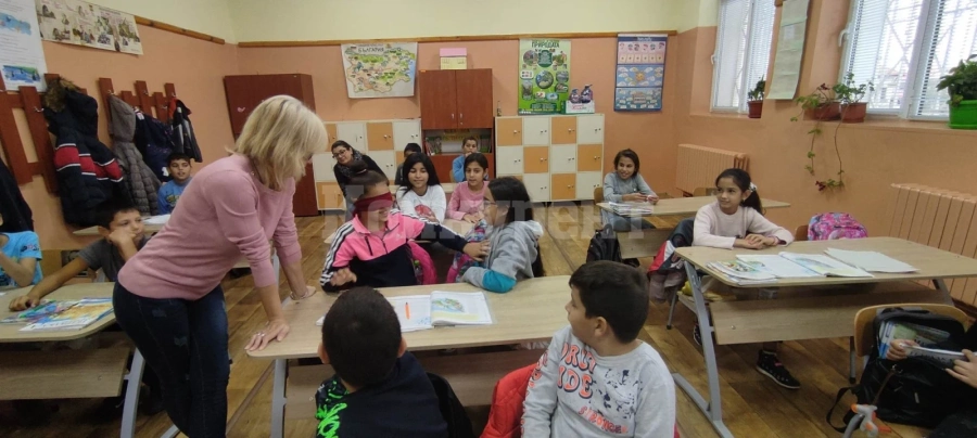 Ученици и учители от Бяла Слатина направиха поредици от инициативи за толерантността