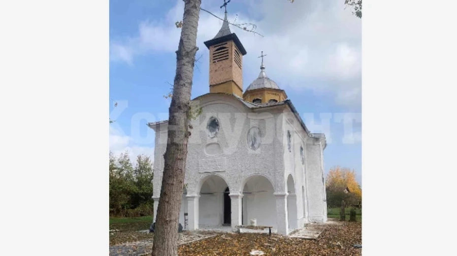 Хората в Нивянин ремонтират църквата си