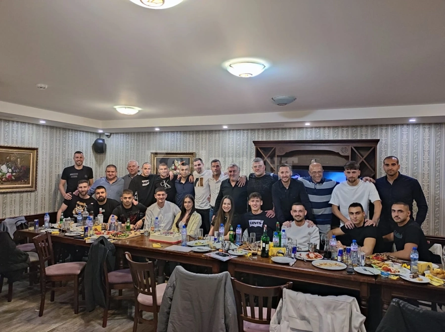 Под мотото \