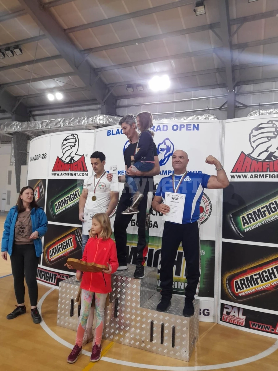 Медал и плакет за особени заслуги за Любо Иванов на BLAGOEVGRAD OPEN