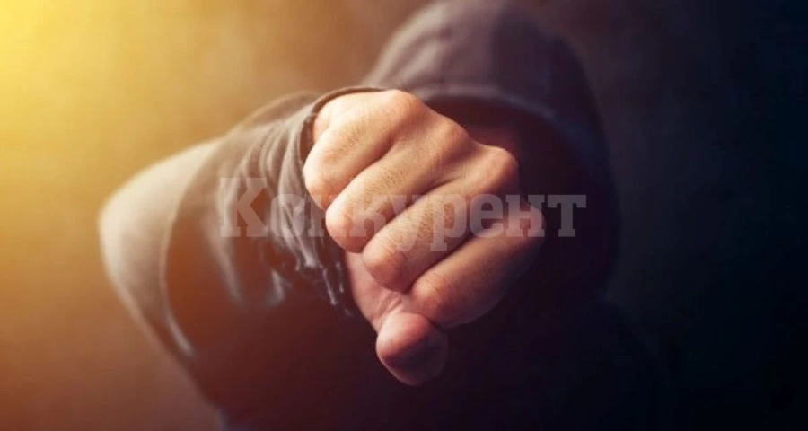 Двама смляха от бой мъж на улица в Бяла Слатина, пратиха го във врачанската болница