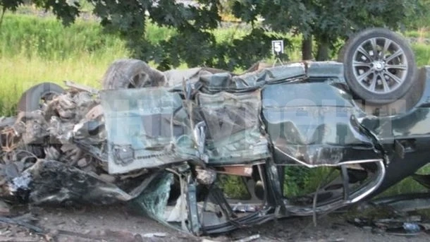 Млада шофьорка навири гумите на БМВ, рани себе си и невръстния си син