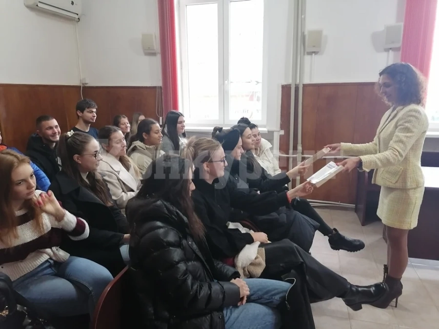 Съдия от Районен съд – Враца проведе беседа с ученици за видовете престъпления и наказанията
