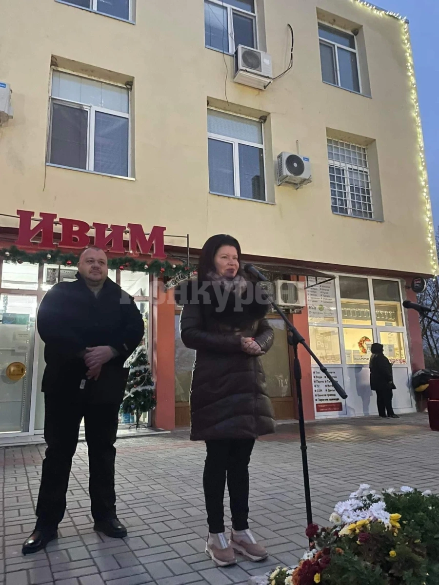 Грейна коледната елха в Хърлец СНИМКИ