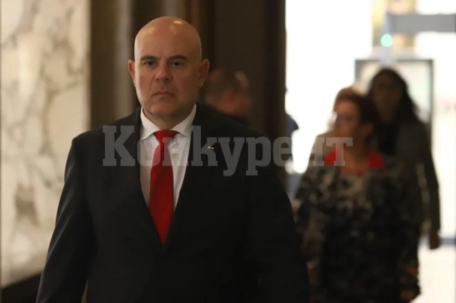 Гешев отговори дали българската граница се преминава срещу 50 евро