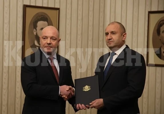 Проф. Габровски върна папката с мандата на президента