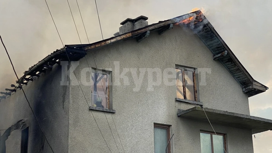 Газова бутилка гръмна и отнесе покрива на къща