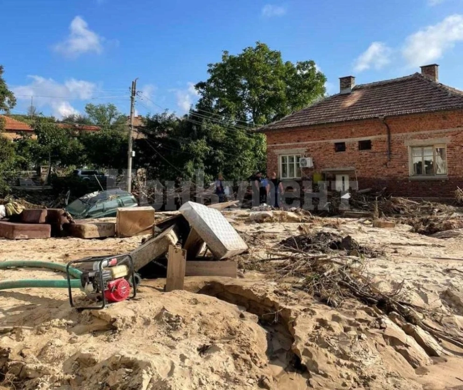 Близо 1 млн. лв. дарения са разплатени на пострадали от наводненията в Карлово