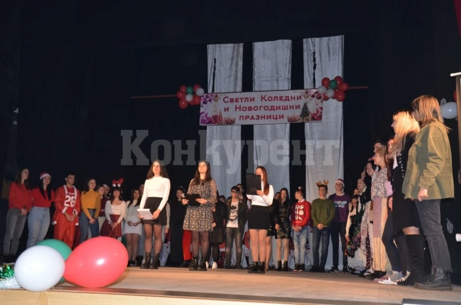 Гимназията с преподаване на чужди езици във Видин представи коледен спектакъл СНИМКИ