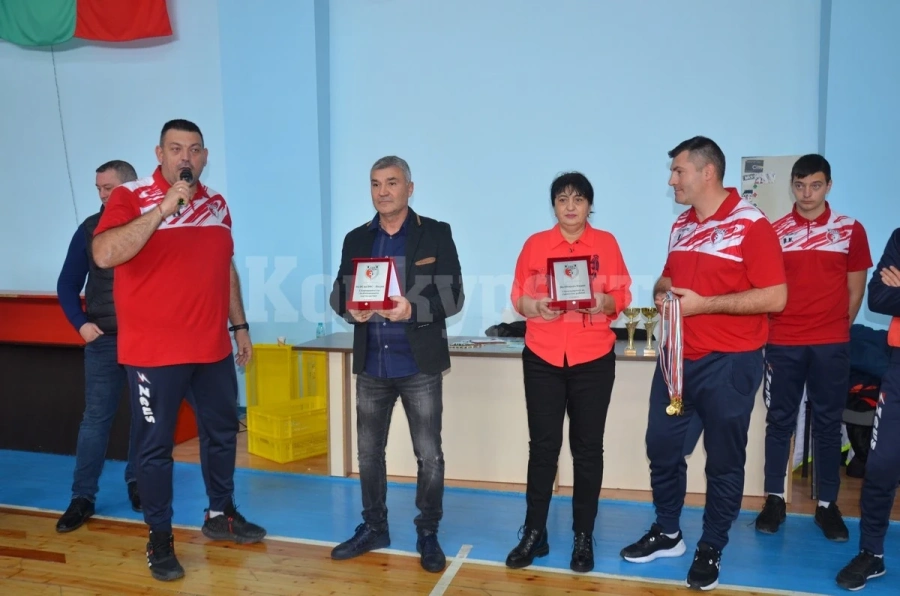 Заместник-кметът Борисова награди участници в детски футболен турнир