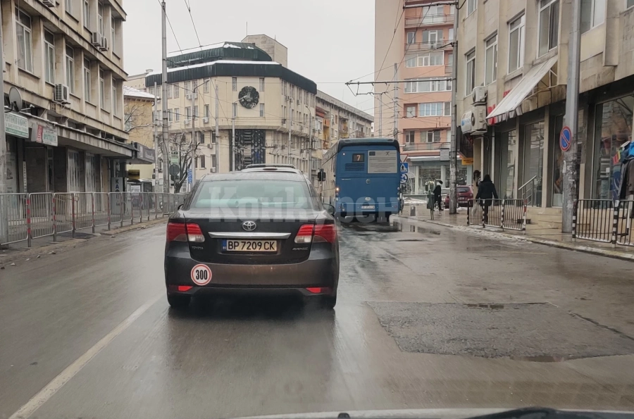 Не може да бъде! Шофьор си сложи сам ограничение на скоростта от... СНИМКА