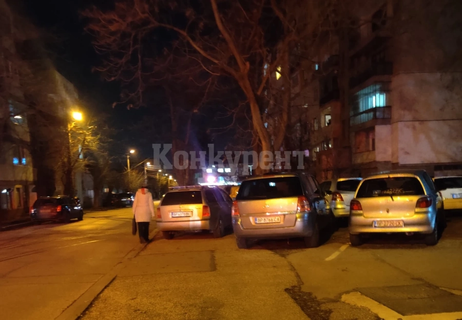 Да паркираш по врачански! Тротоарът вече не е за пешеходци