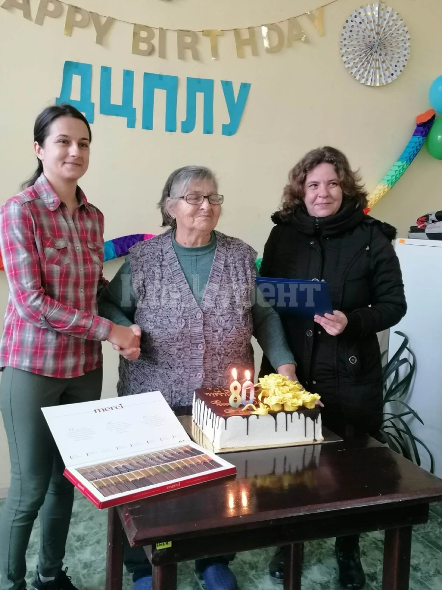 Баба Еленка от Хърлец отпразнува своя 80-годишен юбилей СНИМКИ