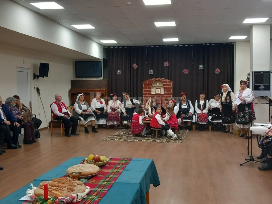 Възстановка на обичаите за Бъдни вечер и Коледа в Белоградчик СНИМКИ