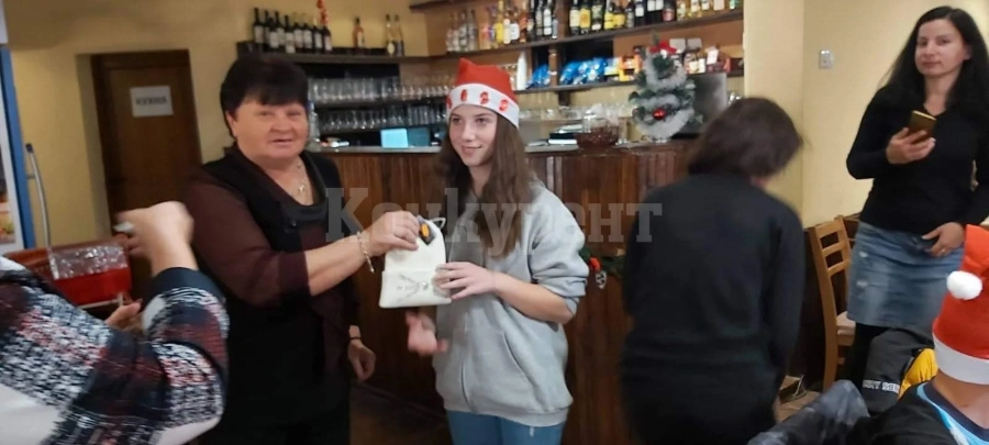Коледно парти за децата от Криводол