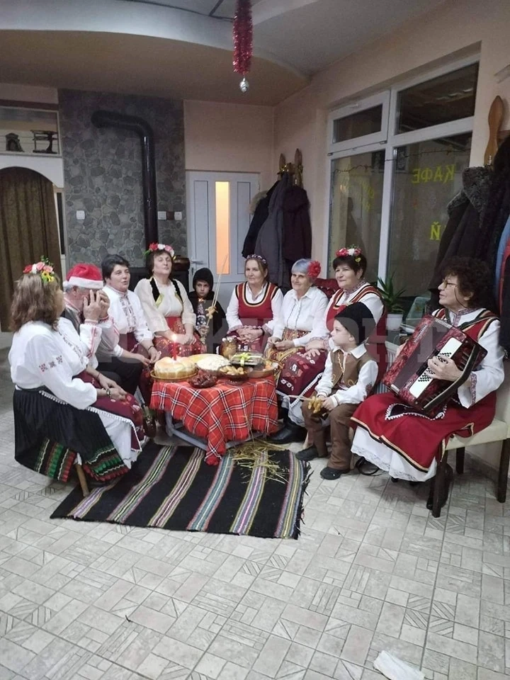 В село Слатина пресъздадоха ритуалите за Бъдни вечер