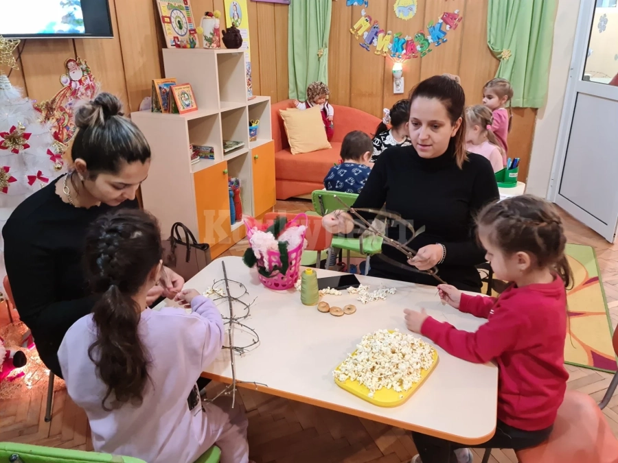 Деца и родители заедно изработиха сурвачки в Берковица