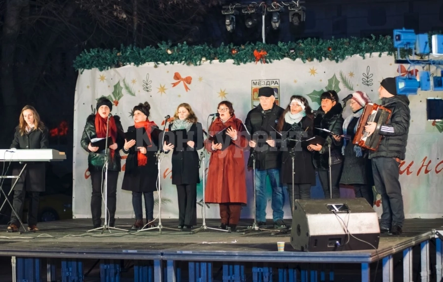 Благотворителен концерт „Коледни уроци за сърцето“ се състоя в Мездра СНИМКИ