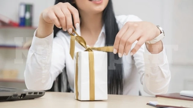 Проучване: Над 80% от работодателите смятат да дадат коледни бонуси