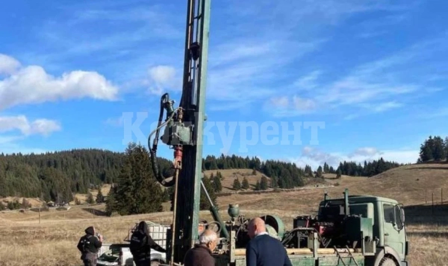 Издигат огромно българско знаме в Родопите