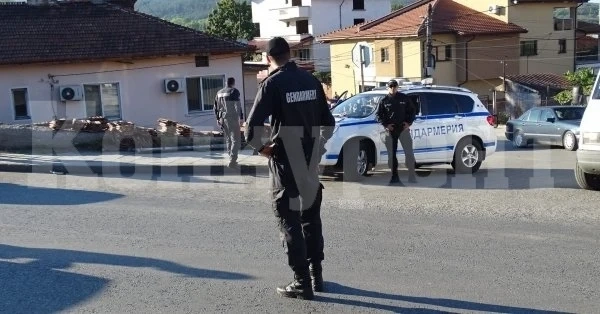 Жандармерия и полиция влязоха в Лом, тарашиха наред