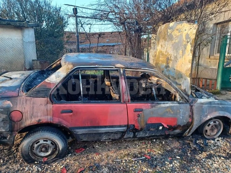 Вижте СНИМКА на запалената кола, която изгоря в Галиче