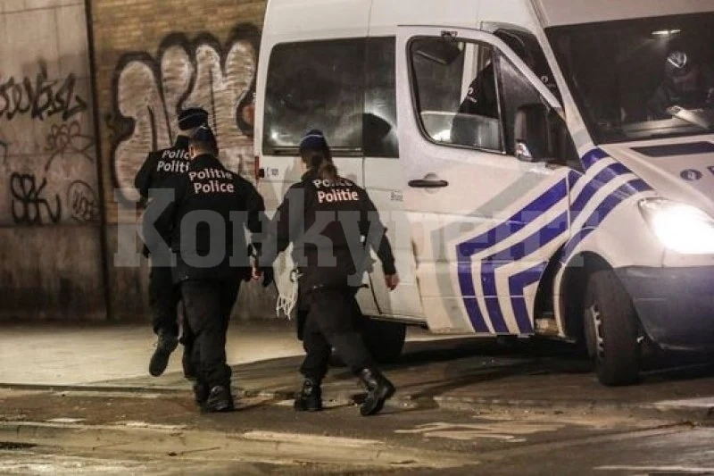 Маскирани купонджии нападнаха линейка с фойерверки и пожарогасител