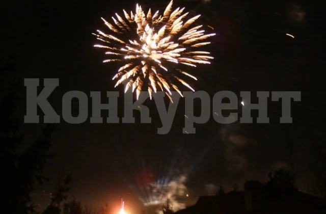 За ЧНГ! Фойерверки подпалиха селскостопанска постройка във Видинско, огънят нанесе куп щети