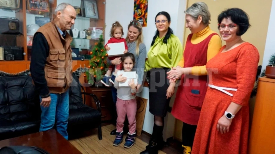 Румънска асоциация дари стотици пакети за деца във Видинско