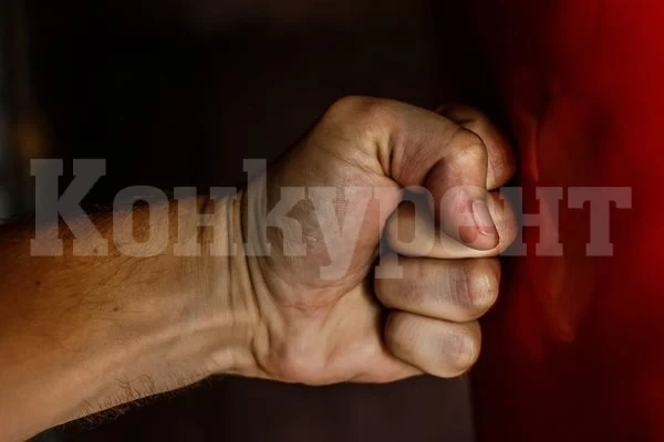 Обвиниха 35-годишен, пребил баба си, за да му даде пари за дрога