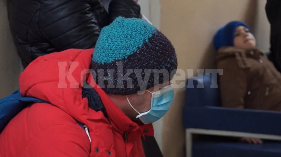 Вирусолог: Атакува ни коктейл от вируси