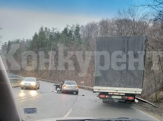 Шофьор пострада при тежка катастрофа в Хаинбоаз, минава се трудно