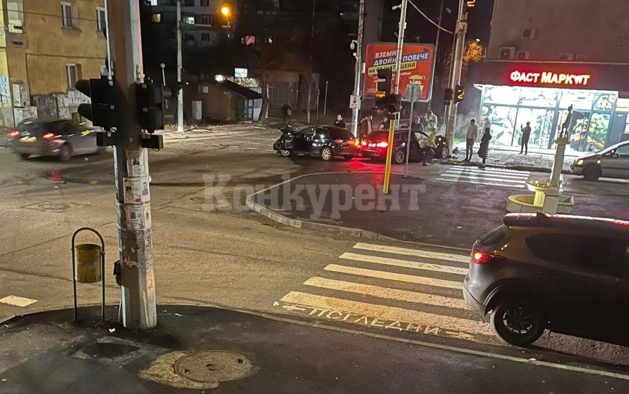 Шофьори разбудиха Враца със зрелищна катастрофа, закараха човек към болницата СНИМКИ