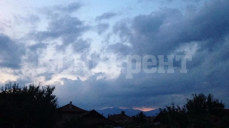 Облачно, ветровито и с валежи ще е времето днес