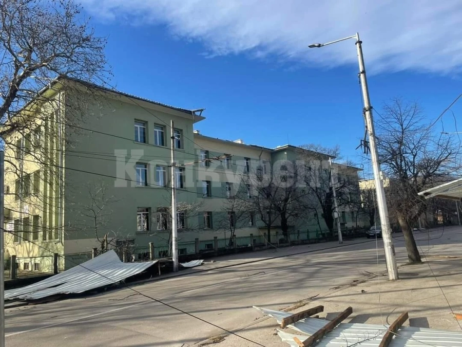 Започват огледите на щетите от ураганния вятър, пораженията са огромни