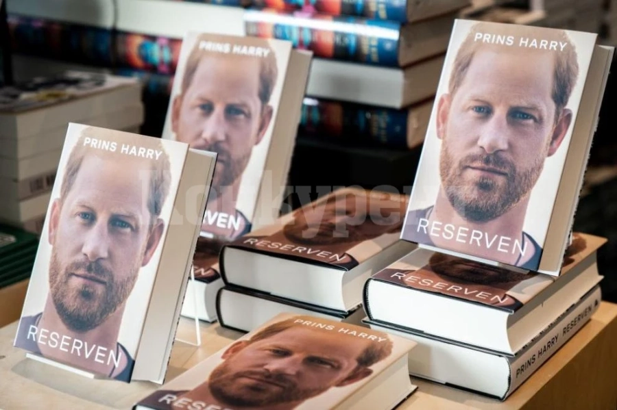 Над три млн. екземпляра от книгата на принц Хари са продадени още първата седмица на пазара