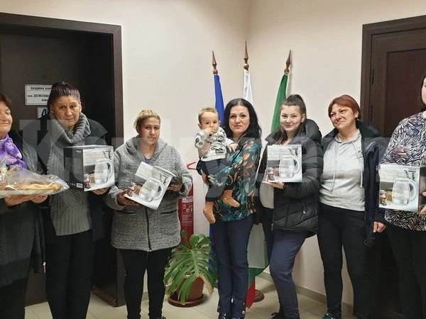 Кметът на Борован зарадва с подаръци лекари и майките на децата, родени през 2022 г. СНИМКИ